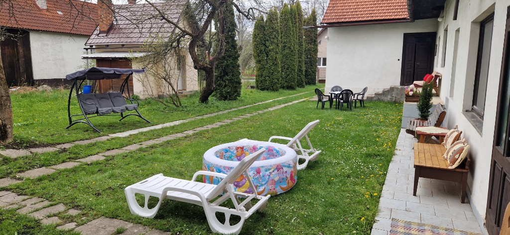 Vonkajšie vybavenie - Dvor s hojdačkou